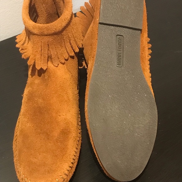 COPY - Minnetonka boots - Picture 2 of 3